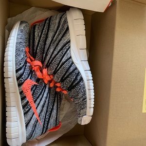 WOMEN’S NIKE x FREE FLYKNIT CHUKKA